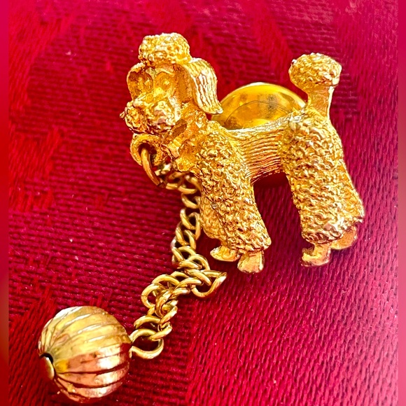 Vintage Gold Tone Poodle Dog with Chain Lapel Pin. - Picture 2 of 6
